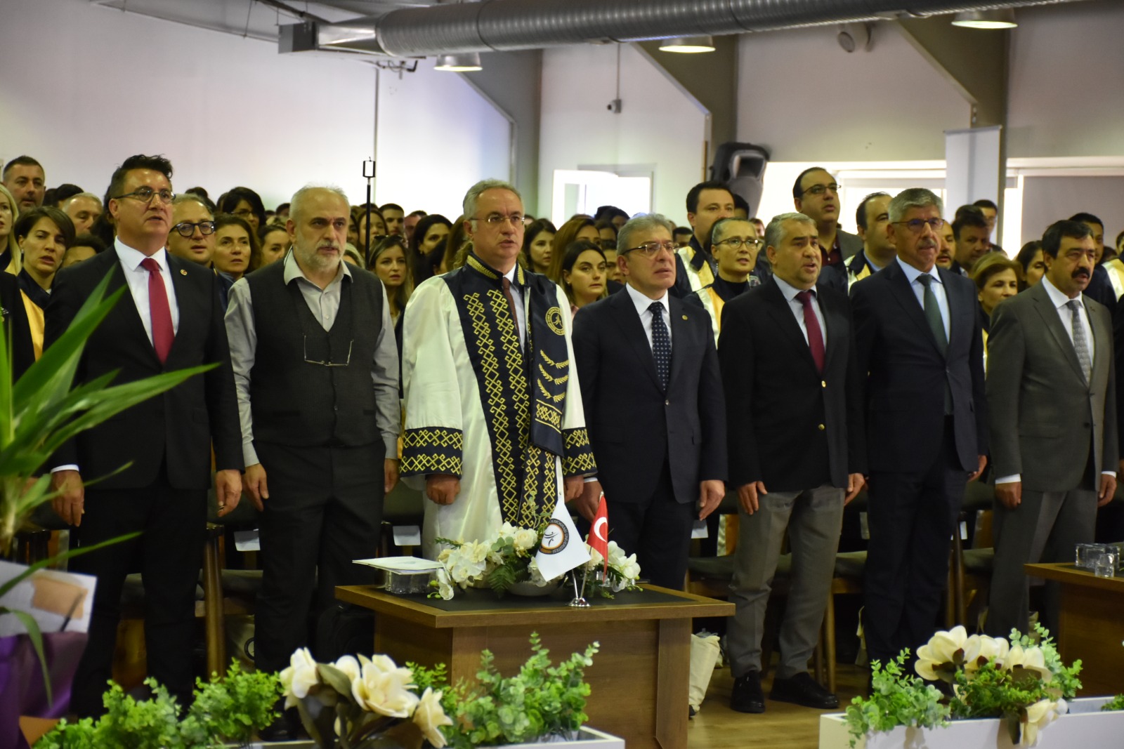 Rektörümüz, İzmir Demokrasi Üniversitesi 2025-2026 Akademik Yılı Açılış Törenine Katıldı