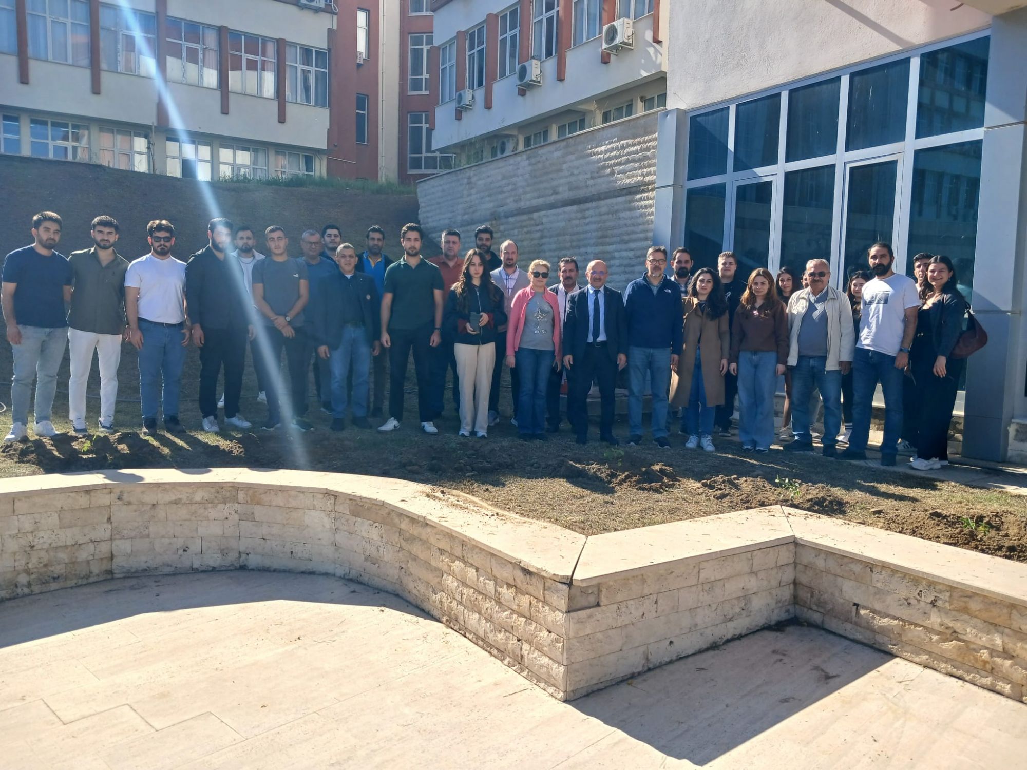 Trafik Kazasında Hayatını Kaybeden Öğrencilerimiz Anısına Gül Dikildi