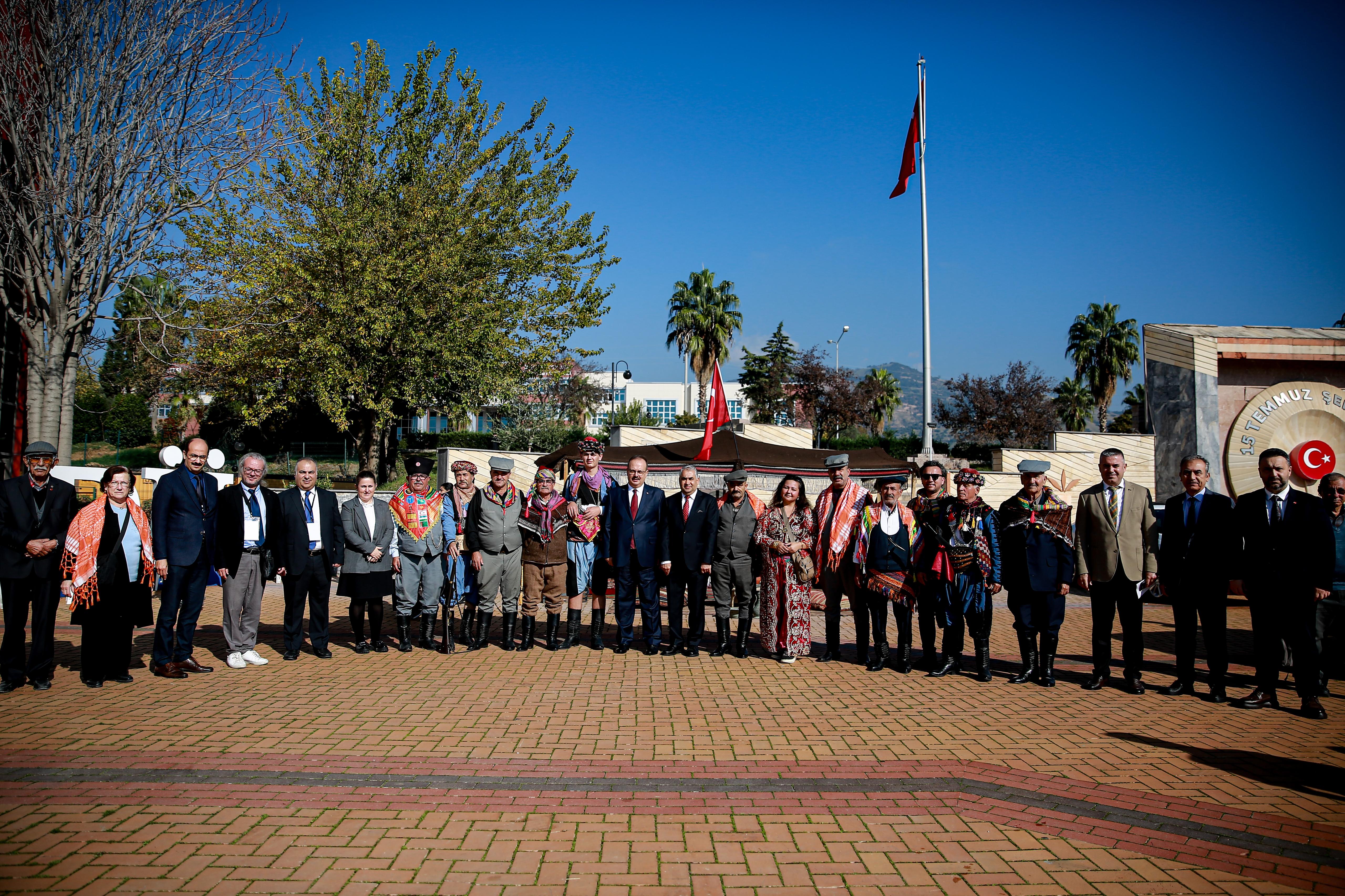 Üniversitemizde “Geçmişten Geleceğe Aydın” Sempozyumu Başladı