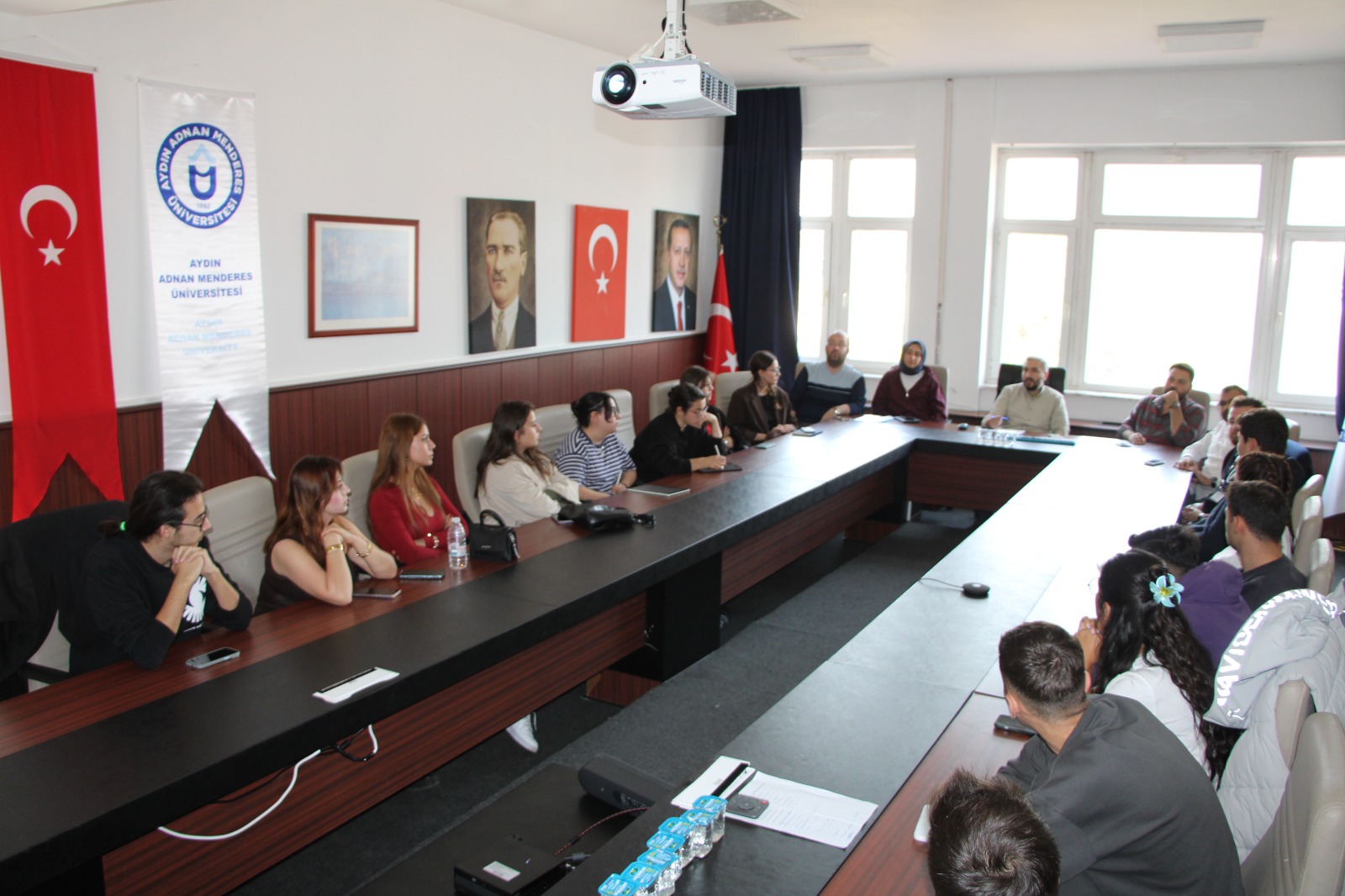 Kalite Koordinatörlüğü ile Kalite Topluluğu Arasında YÖKAK Süreçlerine Yönelik Toplantı Düzenlendi