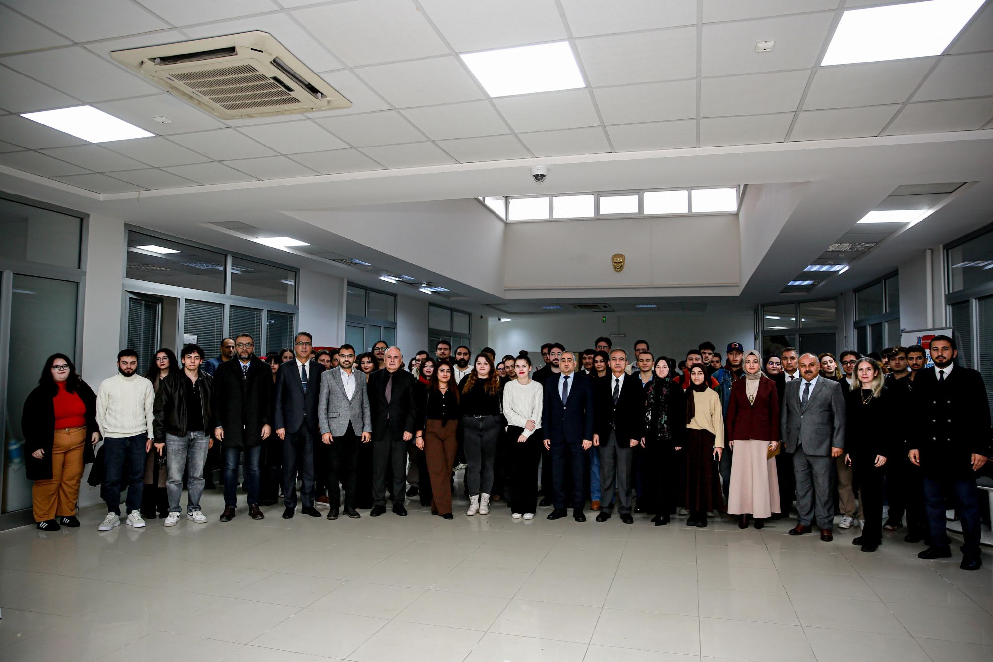 Rektörümüz Öğrencilerle Buluştu: Üniversitemizin Hedefleri ve Öğrenci Talepleri Görüşüldü