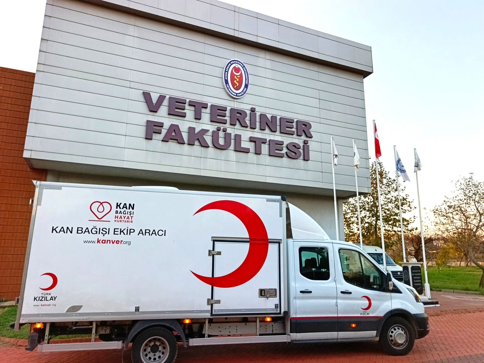 Veteriner Fakültesinde “Birbirimize Candan Bağlıyız” Kan Bağışı Etkinliği Düzenlendi