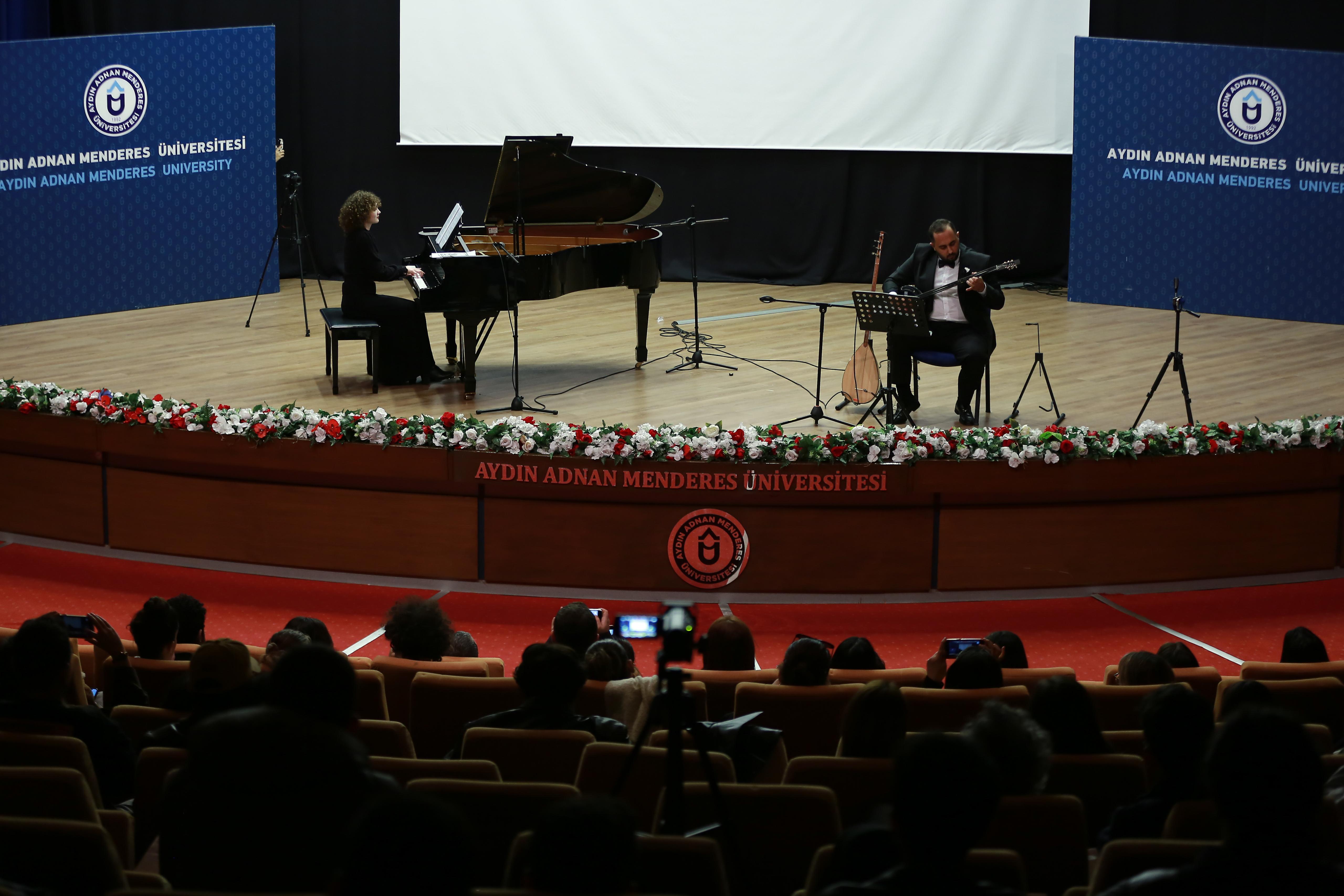 Üniversitemizde “East to West” Konseri Düzenlendi