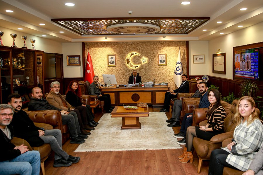 Rektörümüz, 10 Ocak Çalışan Gazeteciler Günü Dolayısıyla Kurumsal İletişim Koordinatörlüğü Personelini Makamında Ağırladı