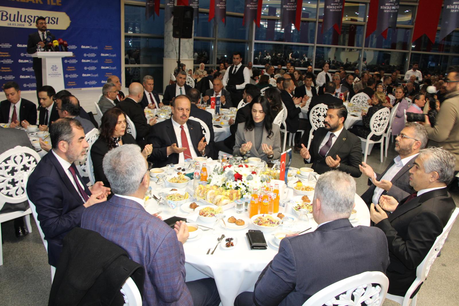 Rektörümüz Prof. Dr. Bülent Kent, Aydın Büyükşehir Belediyesi tarafından düzenlenen ‘Muhtarlar ile İftar Buluşması’na katıldı