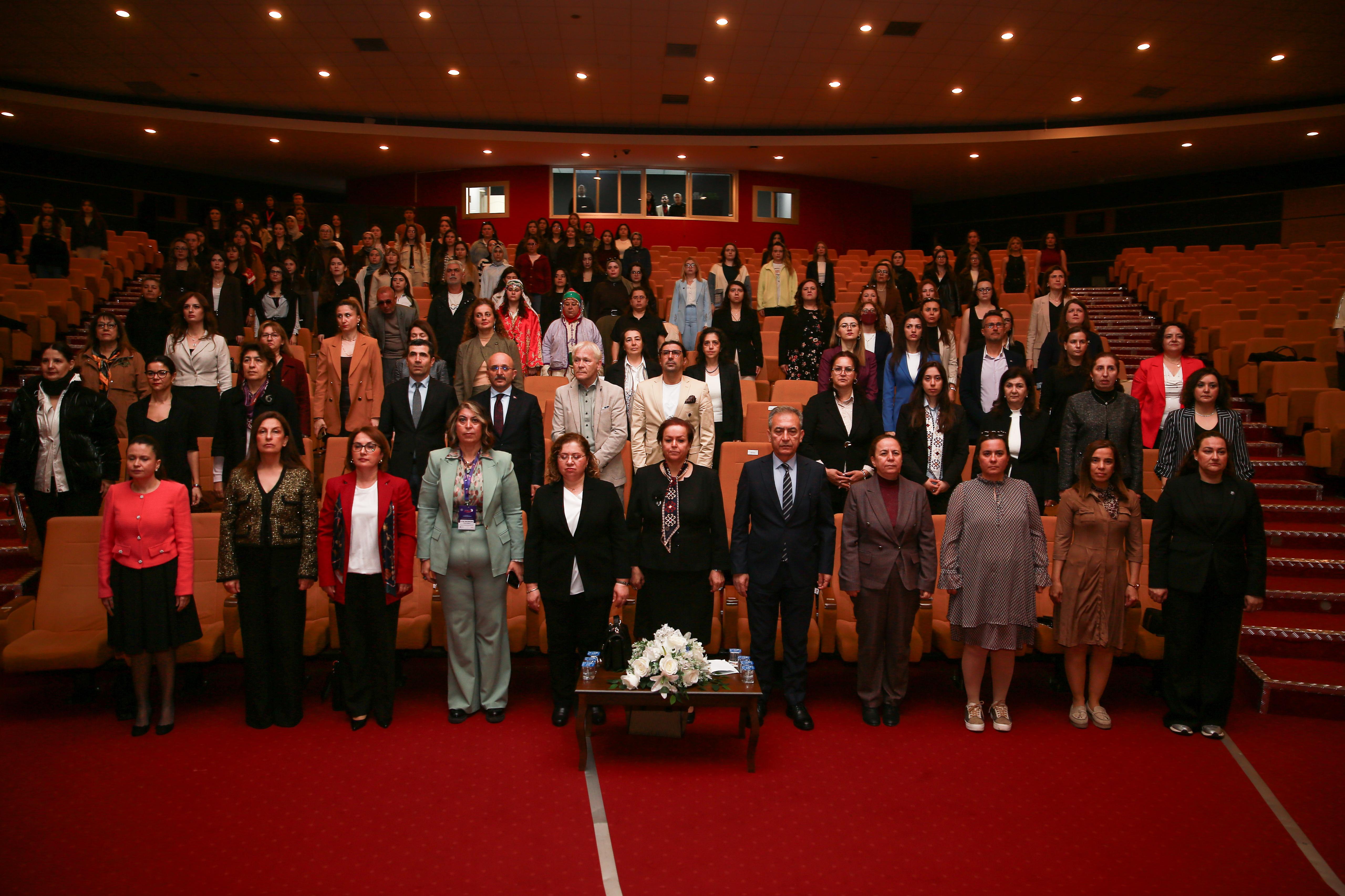 Üniversitemiz Ev Sahipliğinde “21. Yüzyılda Uluslararası Kadın Kongresi” Düzenlendi