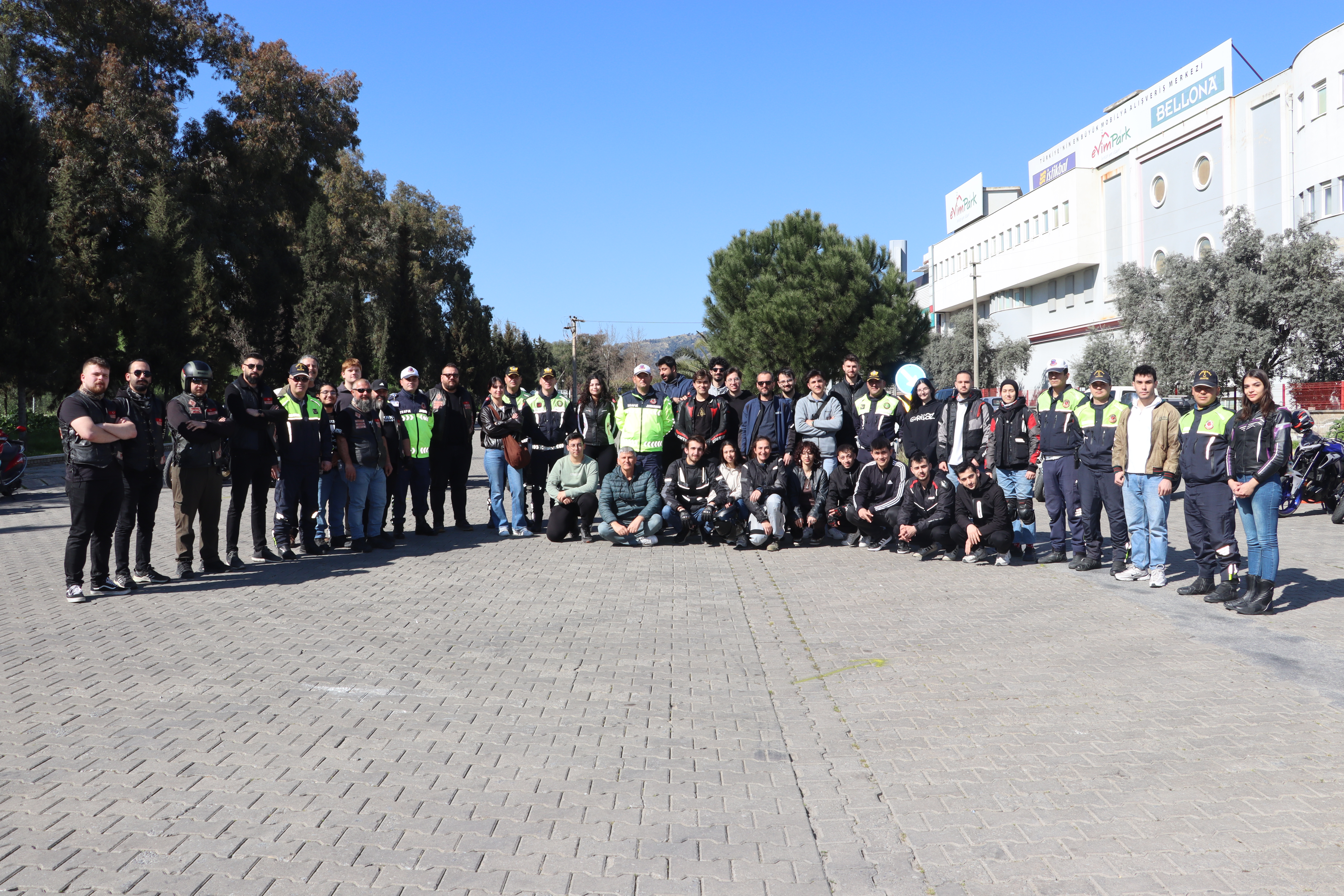Üniversitemiz Motosiklet Topluluğu, Güvenli Sürüşe Katkı Sağlayan Eğitim Faaliyeti Düzenledi