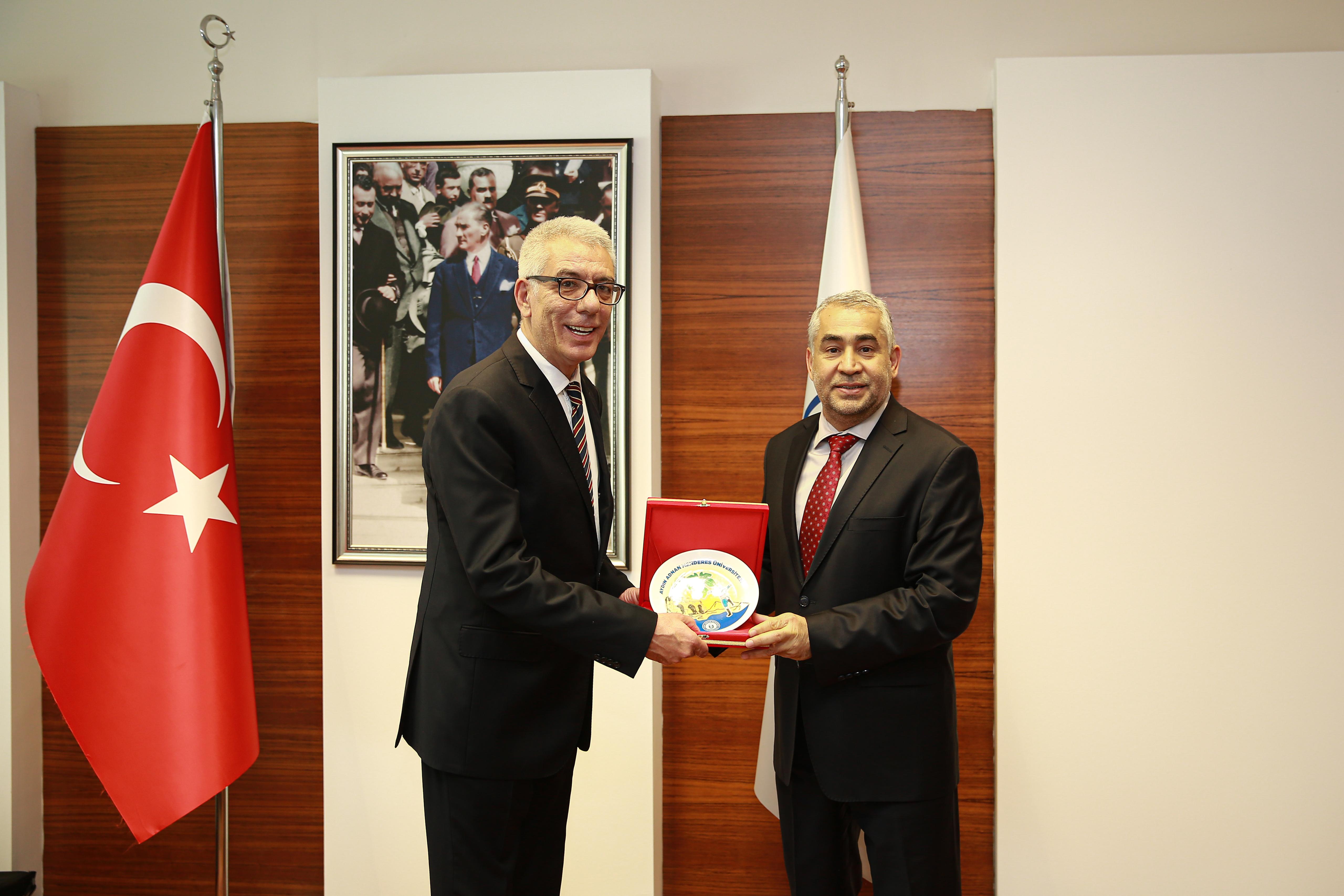 Rektörümüz, Yaşar Üniversitesi Rektörü ile EGEKAF’26 Kapsamında Görüşmelerde Bulundu