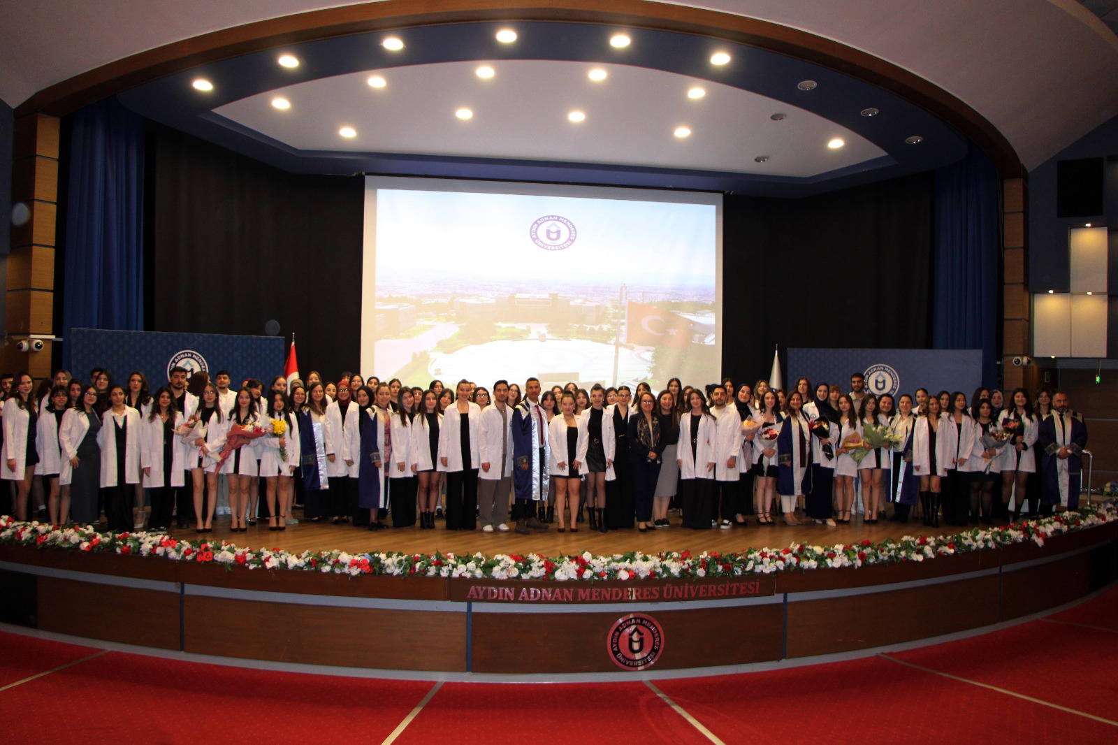 Sağlık Bilimleri Fakültesi Beslenme ve Diyetetik Bölümü Öğrencileri Beyaz Önlüklerini Giyerek Meslek Hayatına İlk Adımlarını Attı