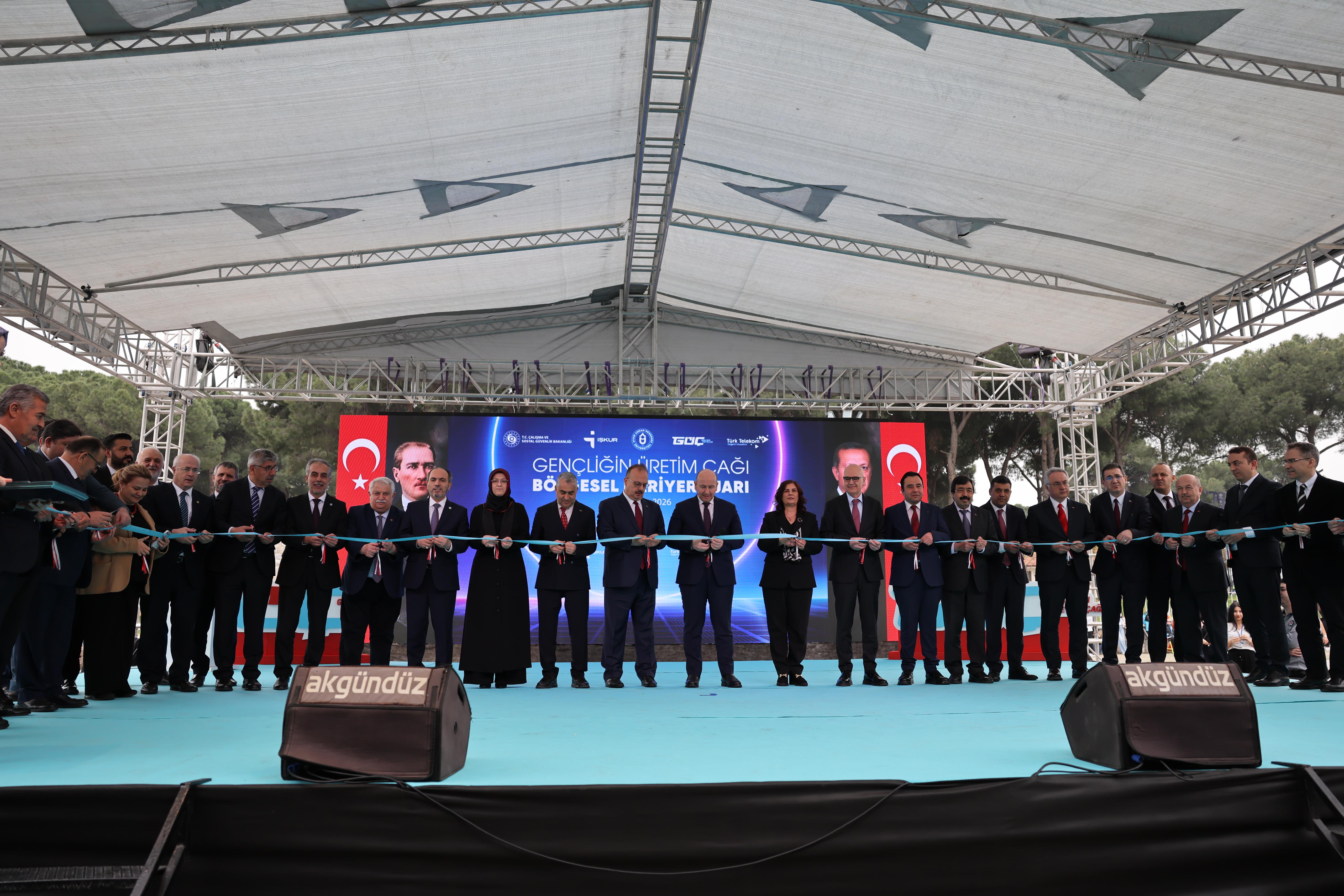 Üniversitemiz Ev Sahipliğinde Düzenlenen EGEKAF’26 Görkemli Açılış Töreni ile Başladı