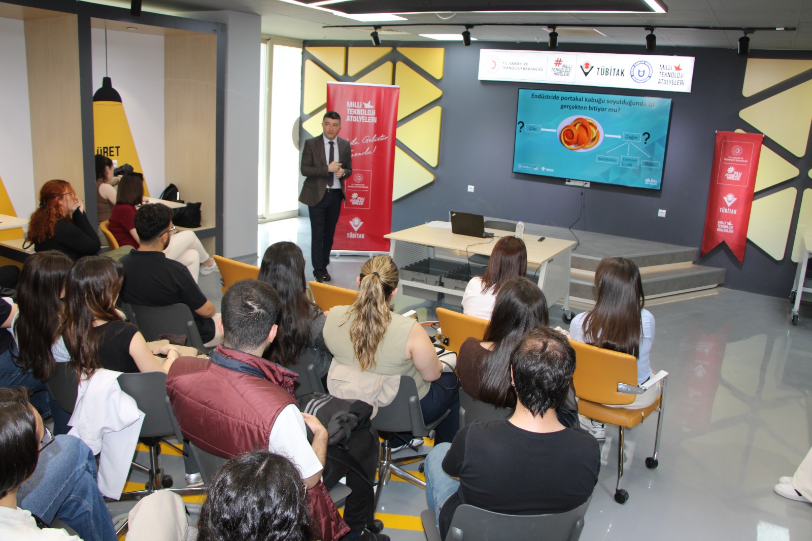 Üniversitemizde Faaliyete Geçen Milli Teknoloji Atölyesinde İlk Bilim Söyleşisi Gerçekleşti