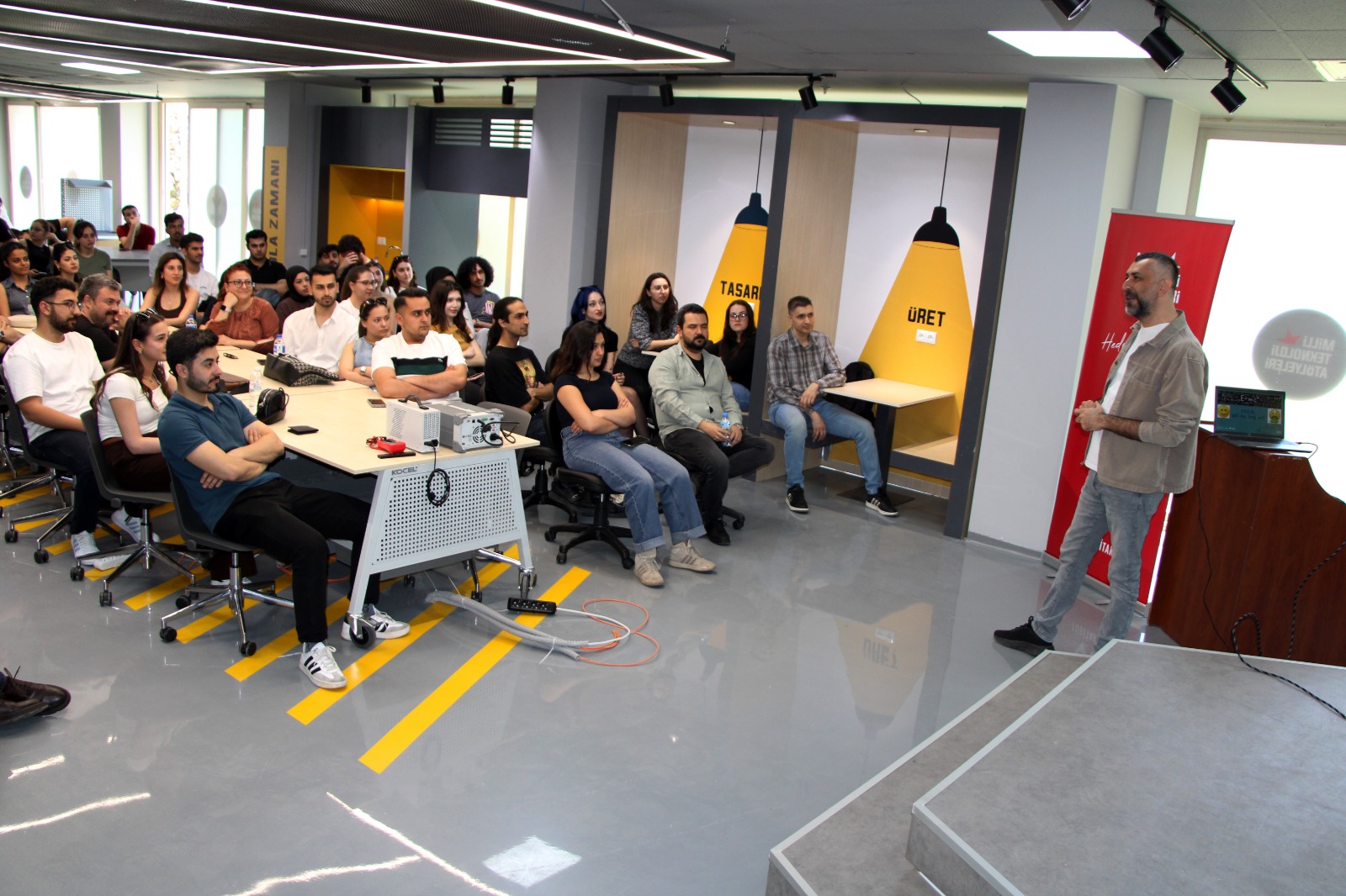 TÜBİTAK Bilim Söyleşilerinin İkinci Etkinliği “Genç Nanoboyutlunun Gizli Defteri” ile Düzenlendi